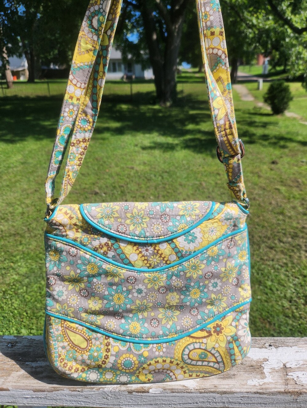 Vera Bradley Lemon Parfait Crossbody Shoulder Bag EUC - Picture 2 of 9